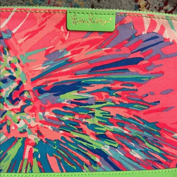 Lilly Pulitzer Bohemian Beach Sun Your Buns Pouch - Picture 2 of 6